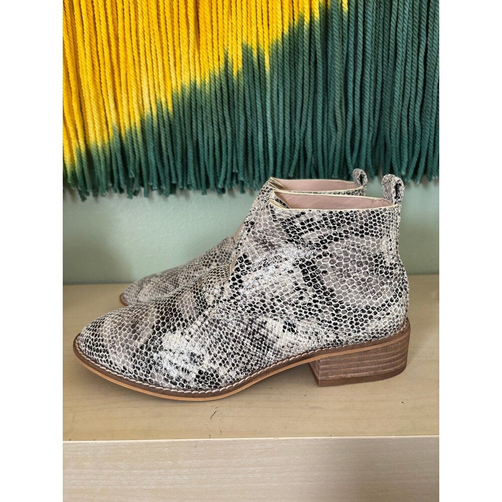 Coconuts by Matisse bootie Size 6